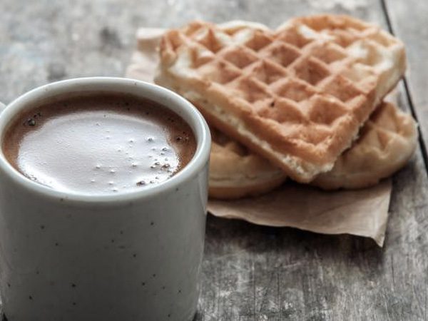 waffle e chocolate quente
